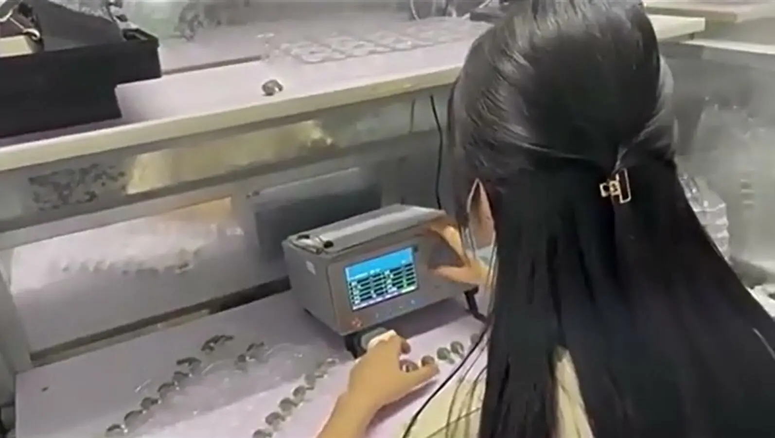 earbuds branding inspection
